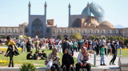 Nowruz, Alun-Alun Isfahan Kedatangan Banyak Wisatawan (2)