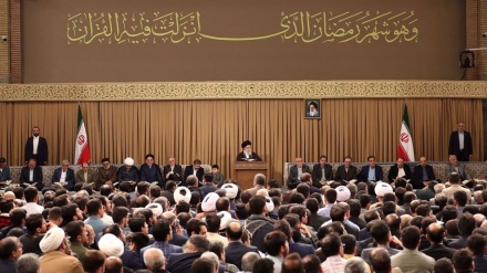 رهبر معظم انقلاب اسلامی در محفل انس با قرآن تاکید کردند: تکثیر جلسات قرآنی در مساجد و منازل