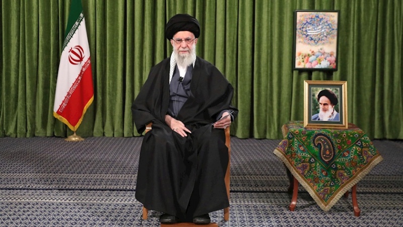 Pemimpin Besar Revolusi Islam Ayatullah al-Udzma Sayid Khamenei.