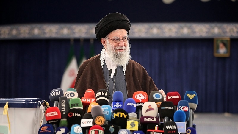  رهبر معظم انقلاب: چشم دنیا به ایران است