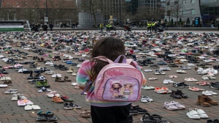 نمایش ۱۴ هزار جفت کفش کودک در هلند به یاد کودکان شهید غزه