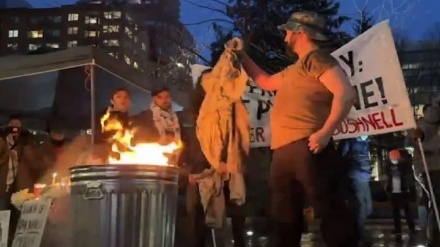 نظامیان آمریکایی معترض به حمایت از اسراییل لباس‌های فرم‌شان را سوزاندند