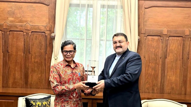 Dubes RII untuk Indonesia, Mohammad Boroujerdi dan Wakil Menlu Indonesia, Pahala Mansury