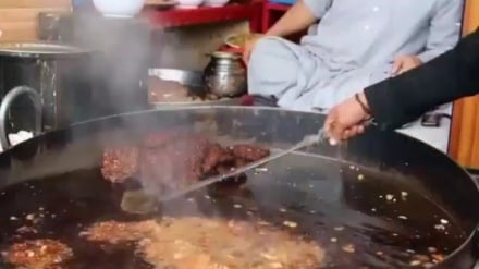 په ننګرهار کې د چپلي کبابو ګرم بازار، په دې اړه راپور واورئ