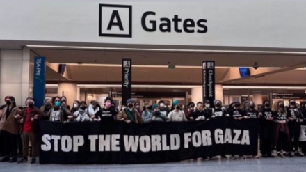 (VIDEO) San Francisco, attivisti bloccano l'aeroporto chiedendo la tregua a Gaza