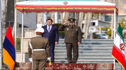 Ministrat e  Mbrojtjes së Iranit dhe Armenisë takohen në Teheran