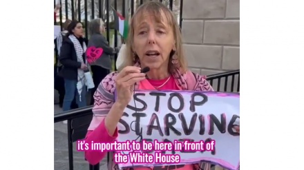 パレスチナ支持の米市民ら多数がホワイトハウス前に集結