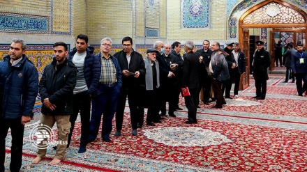People of Mashhad vote in the holy shrine of Imam Reza (AS)