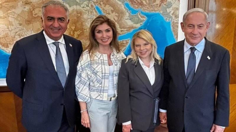 From right – Zionist regime Prime Minister, Benjamin Netanyahu, Netanyahu’s wife, Yasmin Pahlavi wife of Reza Pahlavi & Reza Pahlavi