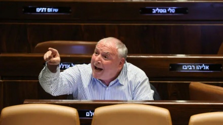 אמסלם תוקף את גנץ על טיסתו לארה