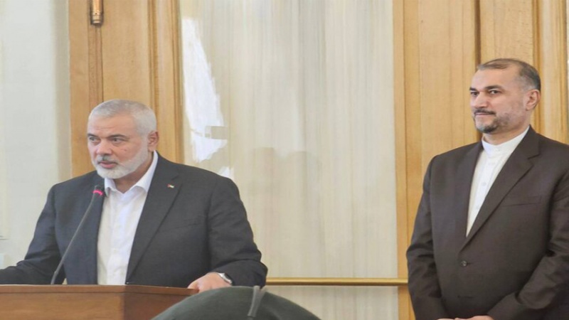 Kepala Biro Politik Hamas, Ismail Haniyeh, dan Menlu Iran Hossein Amir Abdollahian