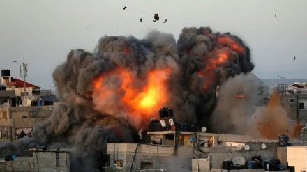 (VIDEO) Israele intensifica attacchi su Deir al Balah, a nord di Gaza