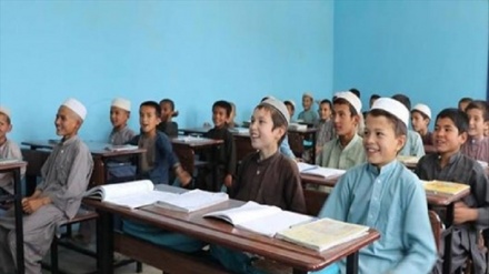 آغاز سال تحصیلی جدید در هرات و کمبود معلم و مکتب 