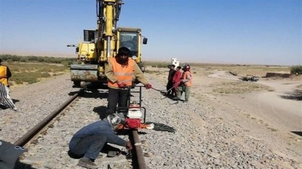 ساخت آخرین قطعات راه آهن خواف-هرات کلید خورد