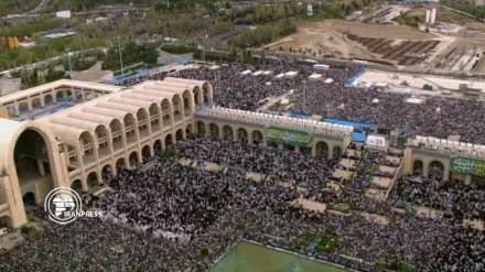 (VIDEO)  Mosalla di Tehran, la preghiera dell'Eid al-Fitr 