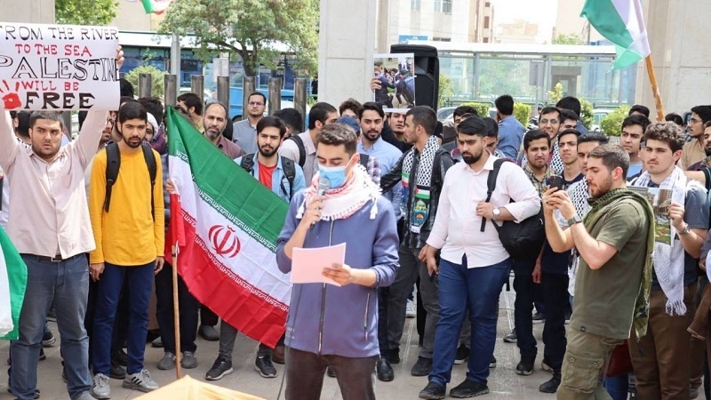 تجمع دانشجویان دانشگاه صنعتی شریف تهران در حمایت از تظاهرات دانشجویان حامی فلسطین در جهان