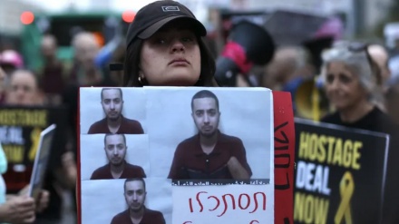 Демонстрация семей израильских пленников перед домами Ганца и Нетаньяху