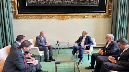 שר החוץ אמיר עבדאללהיאן נפגש עם  עמיתו הירדני בשולי הדיונים באו