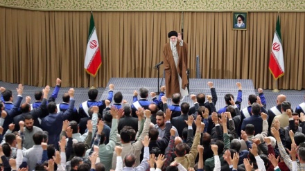 Lideri Suprem: Përparimi i Iranit në sektorin e armëve shembull i kthimit të sanksioneve në mundësi