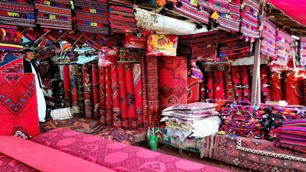 گلیم های رنگارنگ بازار میمنه در فاریاب افغانستان 