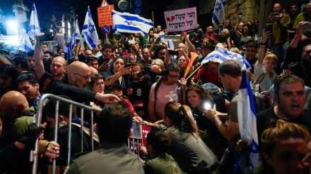 Demonstratë para ndërtesës së parlamentit të regjimit sionist kundër politikave të Netanyahut