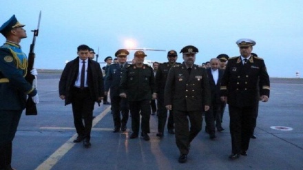 שר ההגנה אשטיאני הגיע לביקור רשמי באסטאנה הירת של קזחיסטן