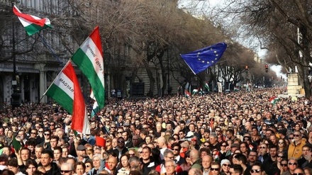 הונגריה: עשרות אלפים השתתפו במחאה בבודפשט נגד אורבן