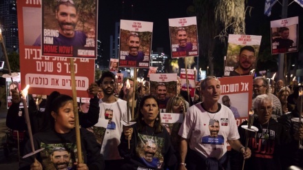 Des familles des captifs israéliens manifestent devant l’ambassade du Qatar à New York