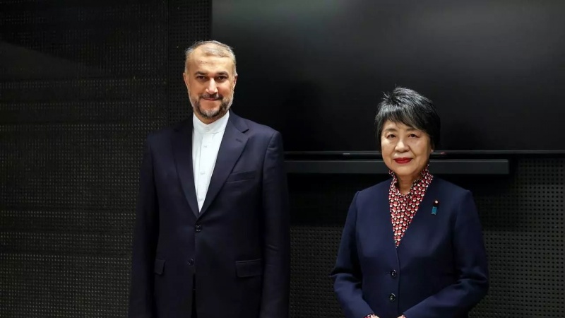 イランのアミールアブドッラーヒヤーン外相と日本の上川外相
