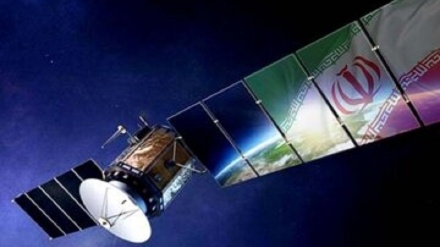 イランが今秋にも研究用衛星2基打ち上げ