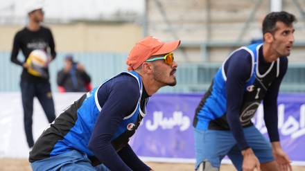 İran takımının Asya'daki plaj voleybolu açık turunda şampiyonluğu