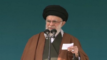 سخنان رهبر معظم انقلاب اسلامی در خطبه نماز عید فطر و دیدار با مسئولان نظام 