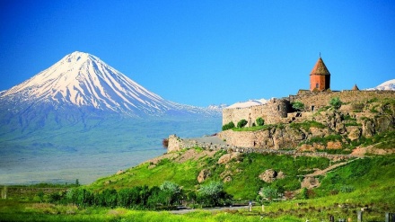 Հայաստանը պետք է փոխի Սահմանադրությունը, հրաժարվի Արարատ լեռը որպես խորհրդանիշ օգտագործելուց. Ալիև