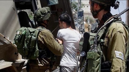 İsrail askerleri Batı Şeria'daki baskınlarda 20 Filistinliyi gözaltına aldı