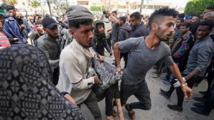 Сионистер Дейр әл-Балхта палестиналық босқындардың күркелерін бомбалады
