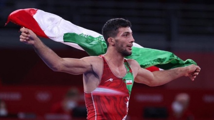 Glückwunschbotschaft von Präsident Raisi nach Sieg der iranischen Ringer-Nationalmannschaft bei Asien-Meisterschaft