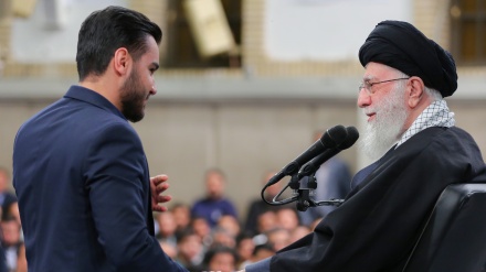 دانشجو باید مطالبه‌گر باشد / دیدار و گفتگوی امام خامنه‌ای با 3000 دانشجوی ایرانی + تصاویر