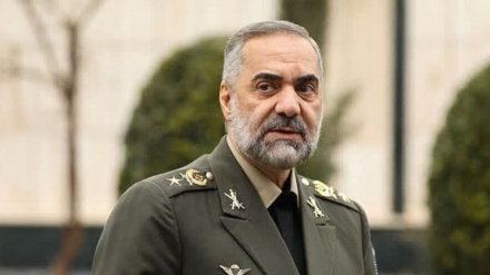 وزیر دفاع ایران: ریشه‌های مستحکم جمهوری اسلامی مانع از بروز هر اختلالی است