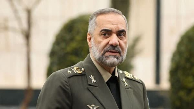 وزیر دفاع ایران: ریشه‌های مستحکم جمهوری اسلامی مانع از بروز هر اختلالی است