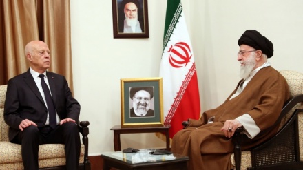 Imam Khamenei: Tunisian nation enjoys high potential for progress and forward movement