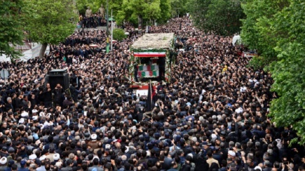 Иранцы прощаются с погибшими в авиакатастрофе слугами народа