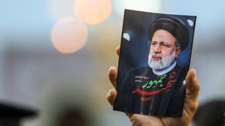 伊朗人民大规模参加总统遗体告别仪式向全世界传达的信息｜革命领袖会见莱希家属