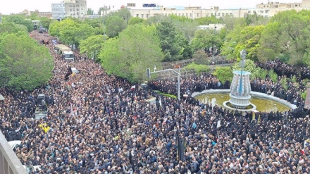 Wairani wawaomboleza na kuwaaga shahidi Raisi na wenzake katika mji wa Tabriz 