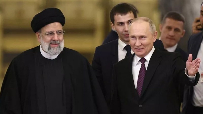 イランのライースィー大統領とプーチン・ロシア大統領