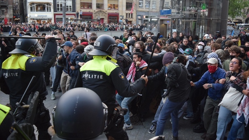 Policia holandeze përleshet me studentët pro-palestinezë