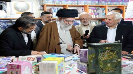 بازدید رهبر معظم انقلاب اسلامی از نمایشگاه کتاب تهران 