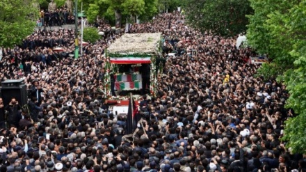 גופתו של הנשיא המנוח ראיסי הועברה לקבורה בעיר משהד