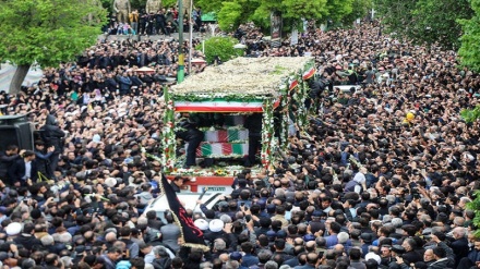 Dhjetëra mijëra qytetar marrin pjesë në funeralin e presidentit të ndjerë Sejed Ebrahim Raisi në Teheran