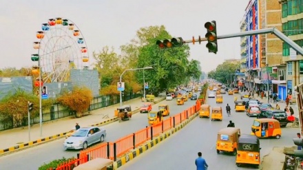 نصب چراغ ها و علائم ترافیکی در شهر جلال آباد