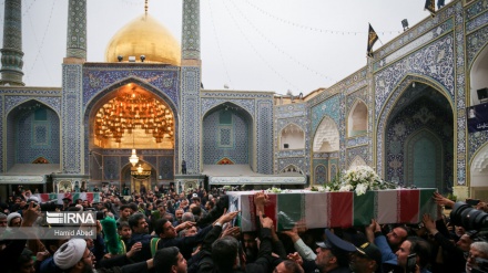 Ceremonia e funeralit të presidentit iranian dhe shoqëruesve të tij në qytetin Kum/Foto